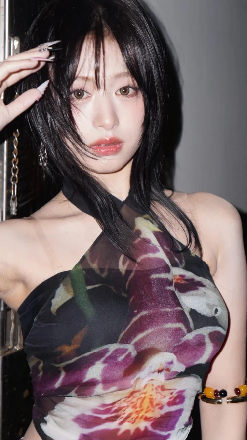 260522-ahyeon-weverse-update-v0-c0bnvlzyap2h1.webp