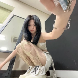 260522-ahyeon-weverse-update-v0-c5zyomzyap2h1
