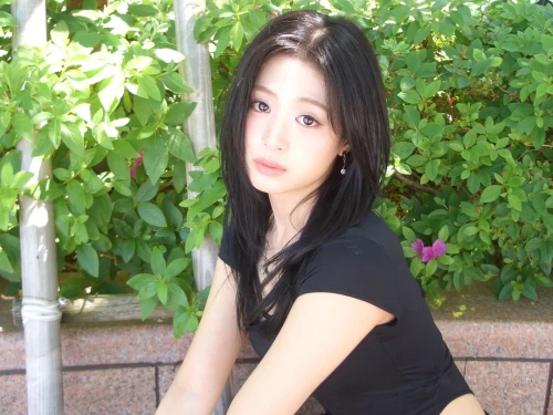 260522-ahyeon-weverse-update-v0-eg594mzyap2h1.webp