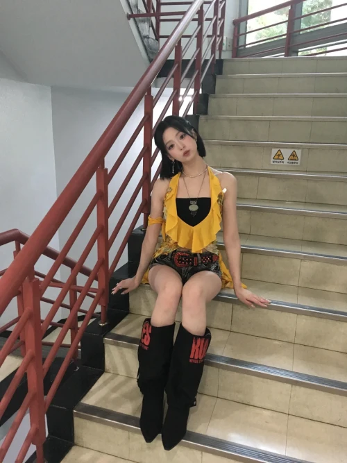 260522-ahyeon-weverse-update-v0-q9dinkzyap2h1.webp