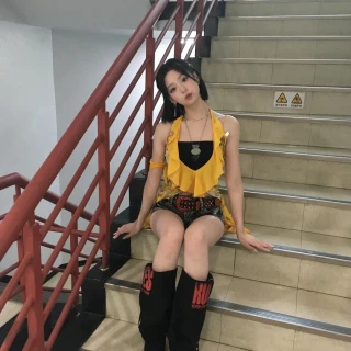 260522-ahyeon-weverse-update-v0-q9dinkzyap2h1