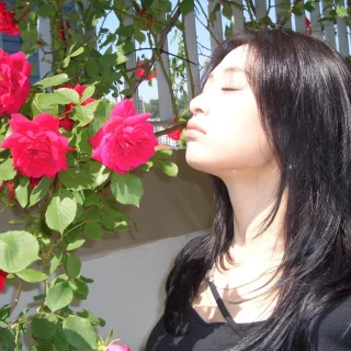 260522-ahyeon-weverse-update-v0-r1n2flzyap2h1