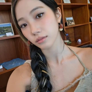 260522-kazuha-instagram-update-v0-3va09ap8pp2h1