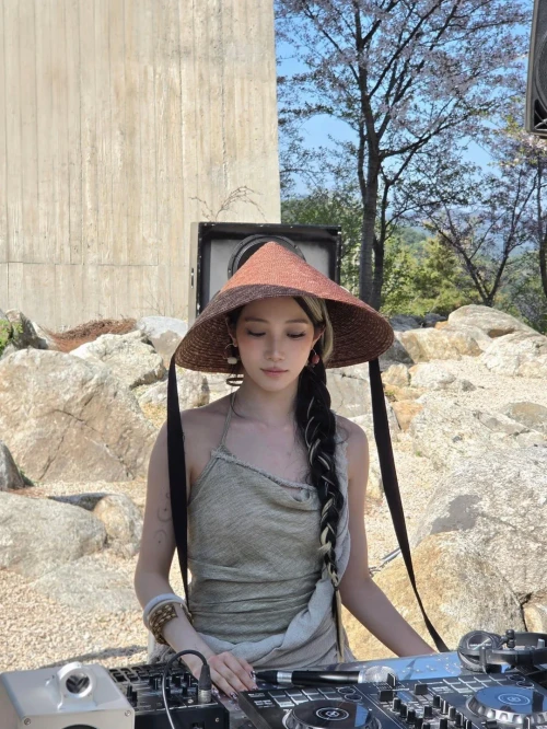 260522-kazuha-instagram-update-v0-lrcyq8p8pp2h1.webp