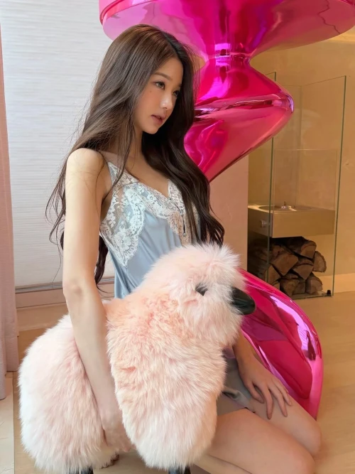 260522-wonyoung-instagram-update-v0-4kq09wfiim2h1.webp