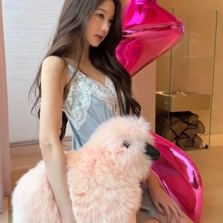260522-wonyoung-instagram-update-v0-4kq09wfiim2h1