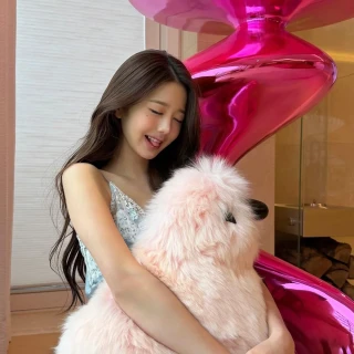 260522-wonyoung-instagram-update-v0-aip1zvfiim2h1