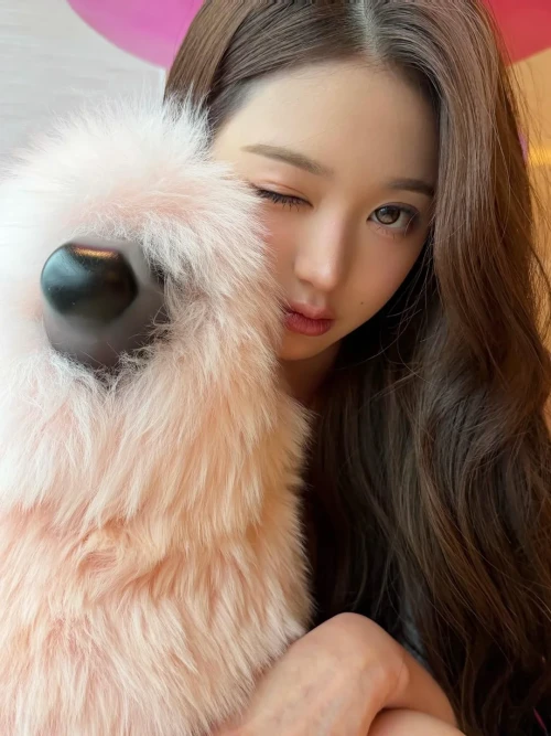 260522-wonyoung-instagram-update-v0-le1m1wfiim2h1.webp