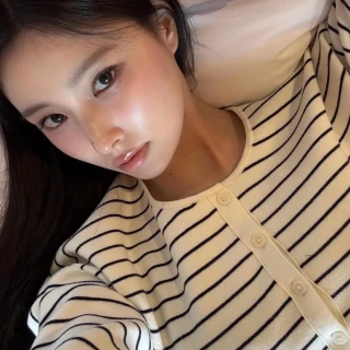 260523-hyewon-instagram-update-v0-29c9drgyaw2h1