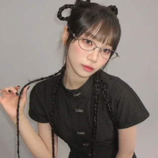 260523-kim-chaewon-instagram-update-v0-r5osrm85fu2h1