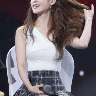 160827-iu-good-day-in-shenzhen-by-jerry-poon-v0-6qz2lfk3kq2h1