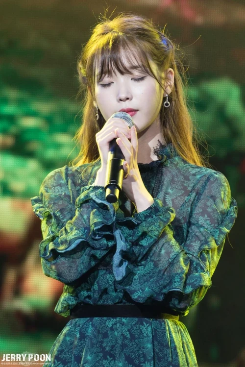 160827-iu-good-day-in-shenzhen-by-jerry-poon-v0-8qyvcbprgq2h1.webp
