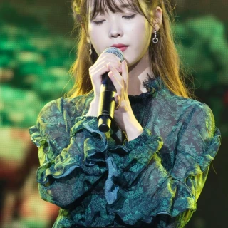 160827-iu-good-day-in-shenzhen-by-jerry-poon-v0-8qyvcbprgq2h1
