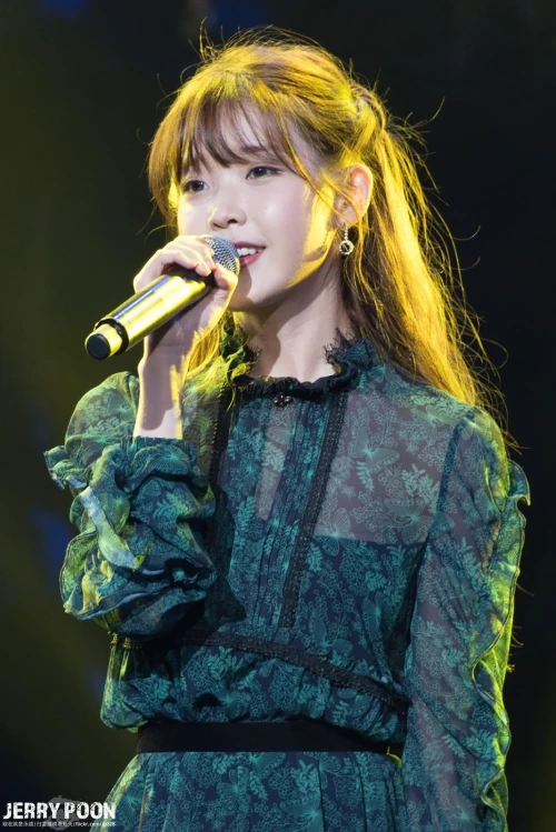 160827-iu-good-day-in-shenzhen-by-jerry-poon-v0-f75198uqgq2h1.webp