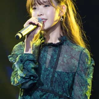 160827-iu-good-day-in-shenzhen-by-jerry-poon-v0-f75198uqgq2h1