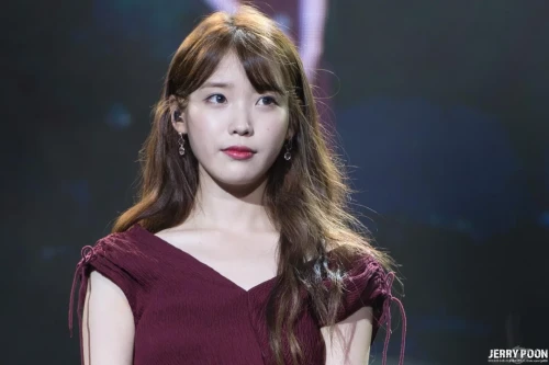160827-iu-good-day-in-shenzhen-by-jerry-poon-v0-v6mv00dxhq2h1.webp