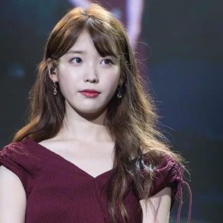 160827-iu-good-day-in-shenzhen-by-jerry-poon-v0-v6mv00dxhq2h1