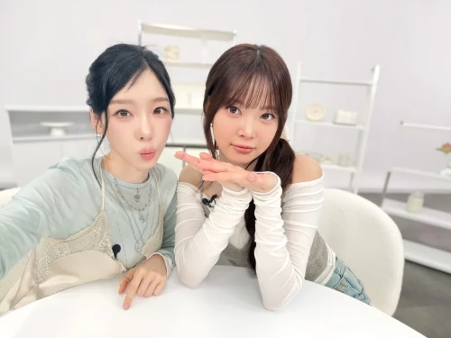 260501-taeyeon-eunchae-ig-update-v0-30jlalutjf2h1.webp
