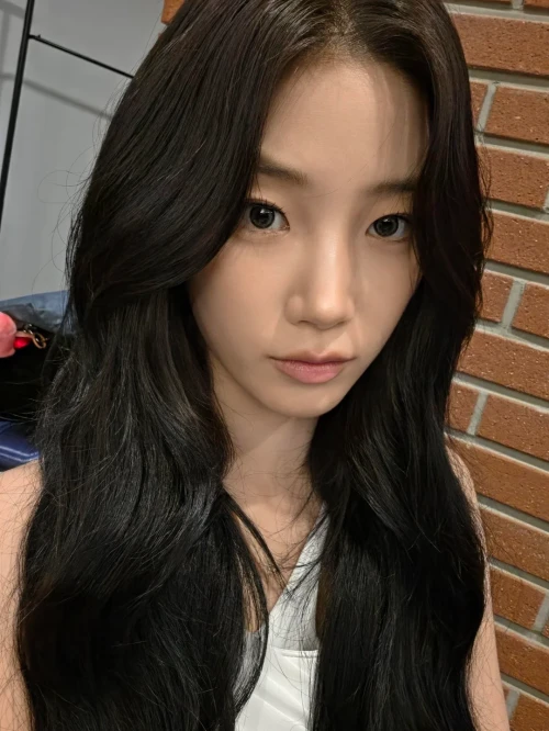 260521-kazuha-weverse-update-v0-z5156u640j2h1.webp