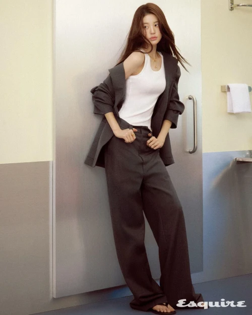 260521-wonyoung-esquire-korea-x-bvlgari-june-2026-issue-v0-61na4qxhi23h1.webp