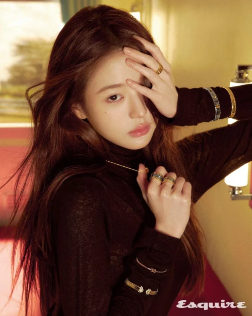260521-wonyoung-esquire-korea-x-bvlgari-june-2026-issue-v0-cvofarxhi23h1.webp