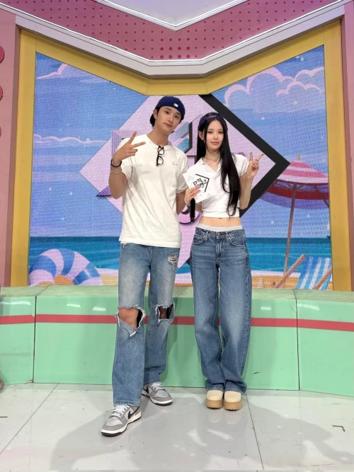 260522-kbs-music-bank-twitter-update-with-mc-jeemin-feat-mc-v0-txgvyca76o2h1.webp