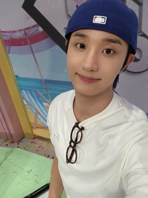 260522-kbs-music-bank-twitter-update-with-mc-jeemin-feat-mc-v0-w3rilfa76o2h1.webp