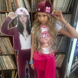 260522-kiiikiii-official-instagram-update-ft-haum-hello-v0-8zel7w3v5u2h1