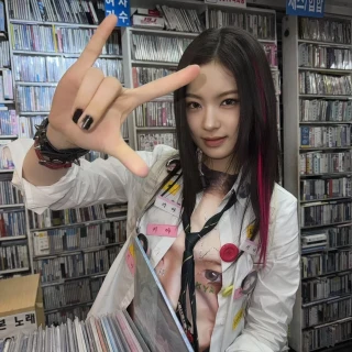 260522-kiiikiii-official-instagram-update-ft-haum-hello-v0-cnay8v3v5u2h1