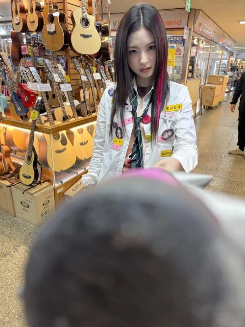 260522-kiiikiii-official-instagram-update-ft-haum-hello-v0-j6nlpv3v5u2h1.webp
