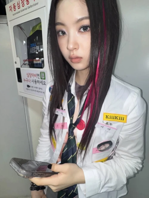 260522-kiiikiii-official-instagram-update-ft-haum-hello-v0-uyjh8t3v5u2h1.webp