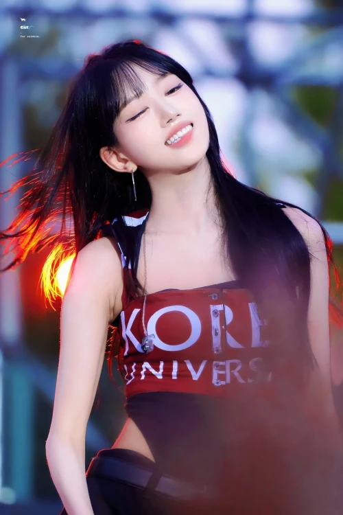 260522-sooin-meovv-2026-korea-university-ipselenti-festival-v0-gctpnrpjjr2h1.webp