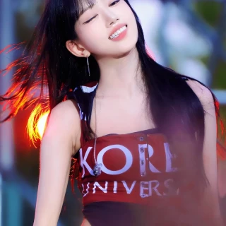 260522-sooin-meovv-2026-korea-university-ipselenti-festival-v0-gctpnrpjjr2h1