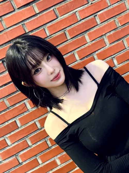 260522-yel-instagram-update-v0-ztm1wclwd63h1.webp