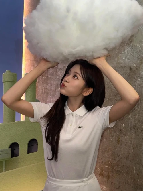 260522-yujin-instagram-update-like-the-sunshine-of-may-v0-h15zu24jfp2h1.webp