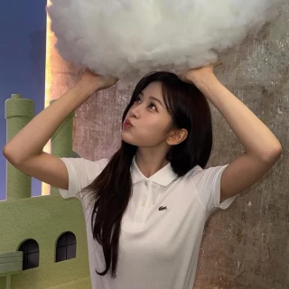 260522-yujin-instagram-update-like-the-sunshine-of-may-v0-h15zu24jfp2h1