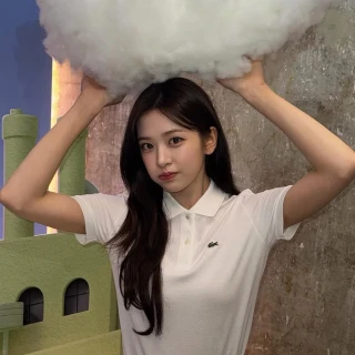 260522-yujin-instagram-update-like-the-sunshine-of-may-v0-jwcbo24jfp2h1