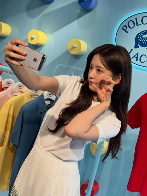260522-yujin-instagram-update-like-the-sunshine-of-may-v0-li4t034jfp2h1.webp