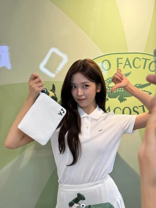 260522-yujin-instagram-update-like-the-sunshine-of-may-v0-ob1aj24jfp2h1.webp