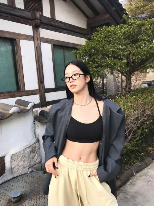 260523-kazuha-instagram-update-v0-8gaik7kx9w2h1.webp