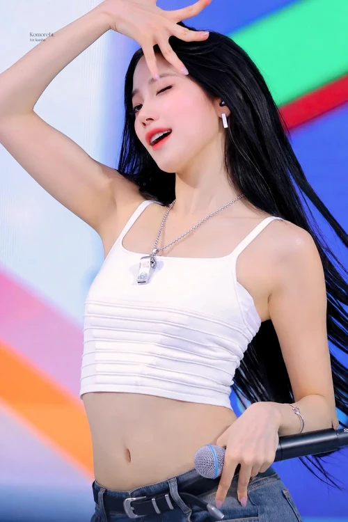 260523-kazuha-yonsei-university-festival-v0-h8ok7o9pf83h1.webp