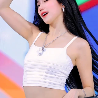 260523-kazuha-yonsei-university-festival-v0-h8ok7o9pf83h1