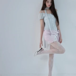 260523-rolarola-instagram-update-with-wonyoung-v0-8b3k78yokt2h1