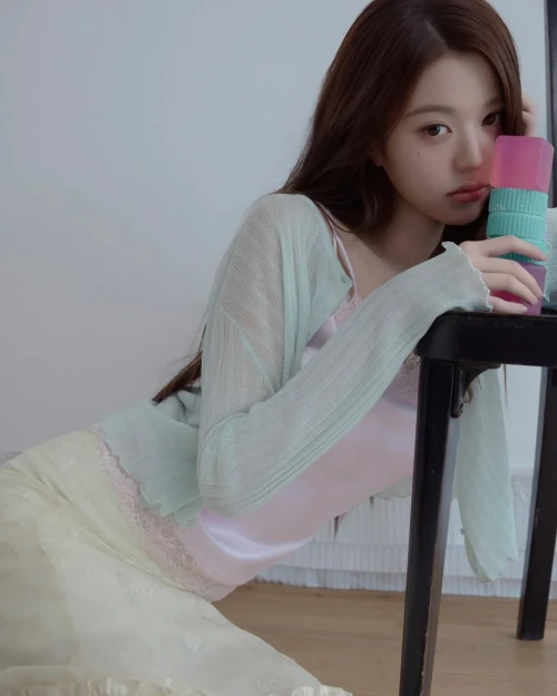 260523-rolarola-instagram-update-with-wonyoung-v0-guefylwpkt2h1.webp