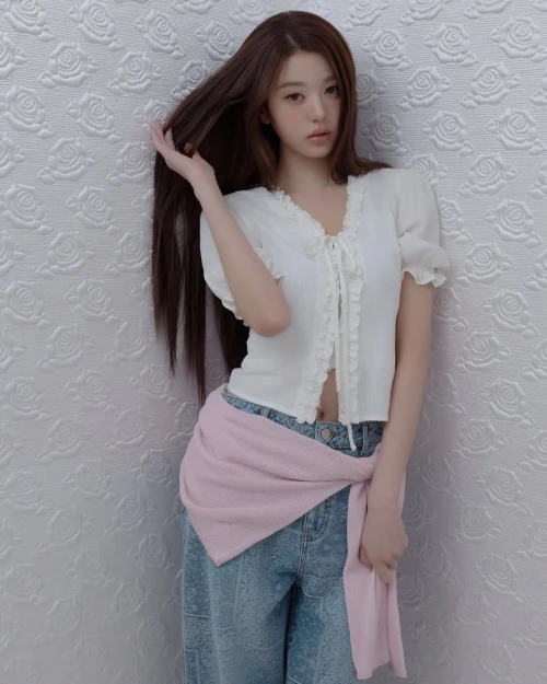 260523-rolarola-instagram-update-with-wonyoung-v0-ia3pnhjpkt2h1.webp