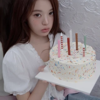 260523-rolarola-instagram-update-with-wonyoung-v0-sankuk4pkt2h1