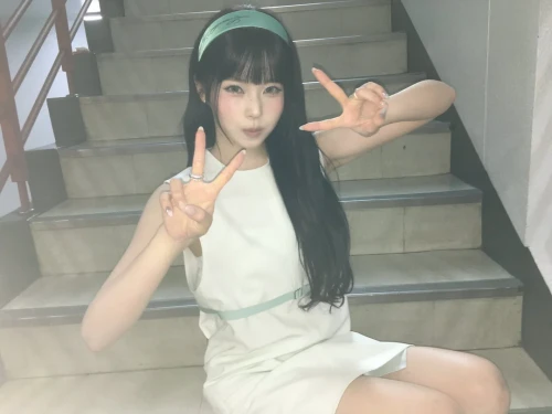 260523-we-nmixx-twitter-update-with-kyujin-mint-girl-v0-5dv06ngf9v2h1.webp