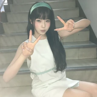 260523-we-nmixx-twitter-update-with-kyujin-mint-girl-v0-5dv06ngf9v2h1