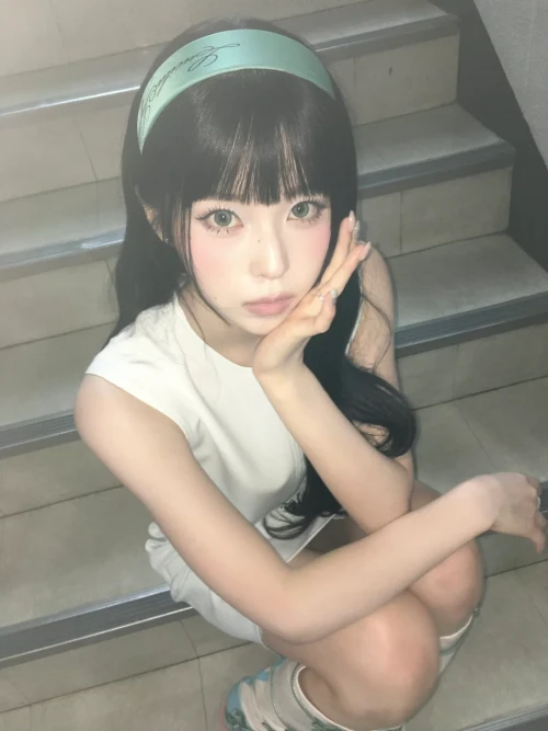 260523-we-nmixx-twitter-update-with-kyujin-mint-girl-v0-miwa4u9f9v2h1.webp