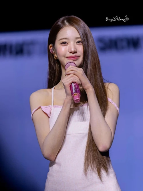 260523-wonyoung-v0-nizmx41ph93h1.webp